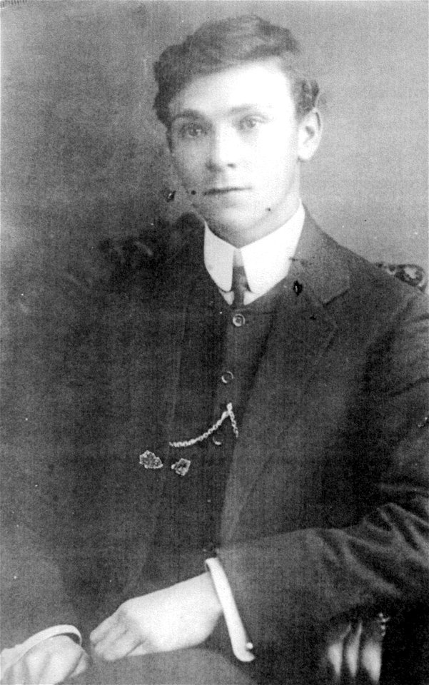 Studio portrait of a young gentleman, [n.d.]