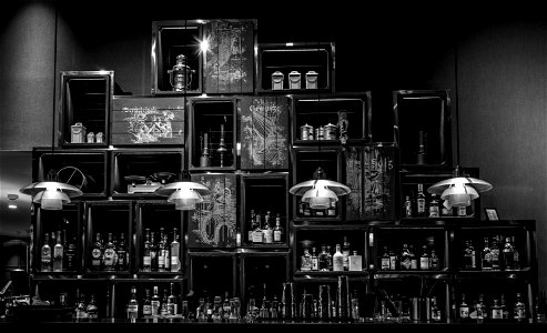 Cocktail bar photo
