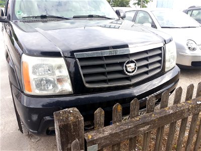 Cadillac Escalade 2nd generation photo