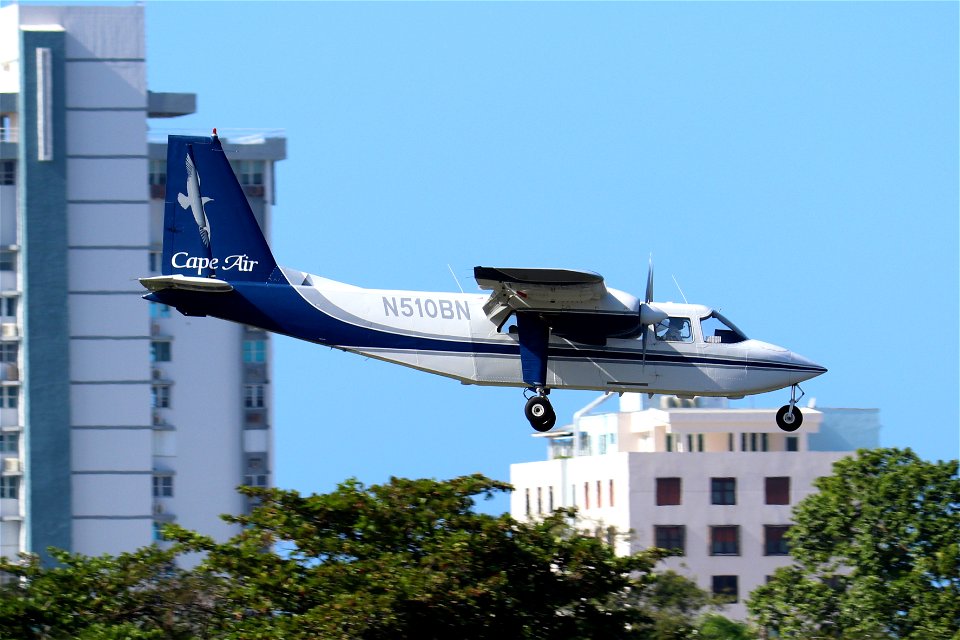Cape Air Britten Islander arriving in SJU