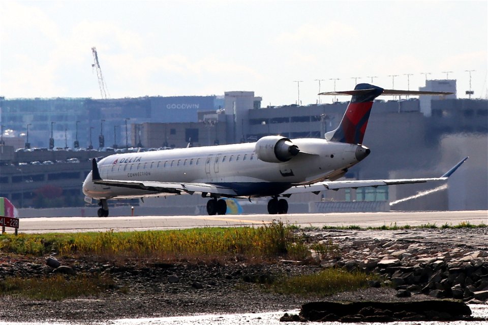 Delta Connection CRJ-900 departing BOS