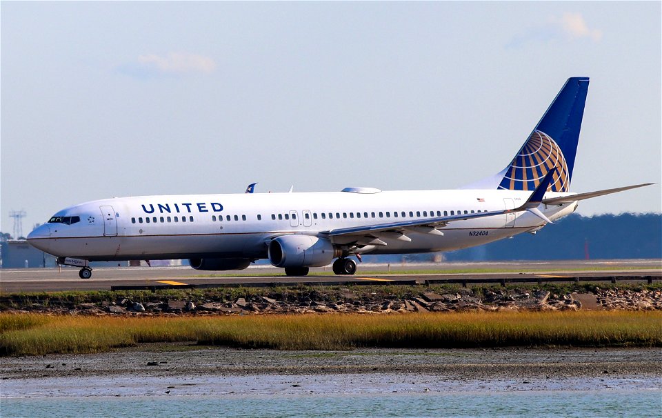 United 737-900 departing BOS