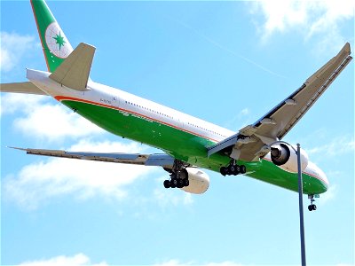 EVA Air 777-300 arriving at LAX