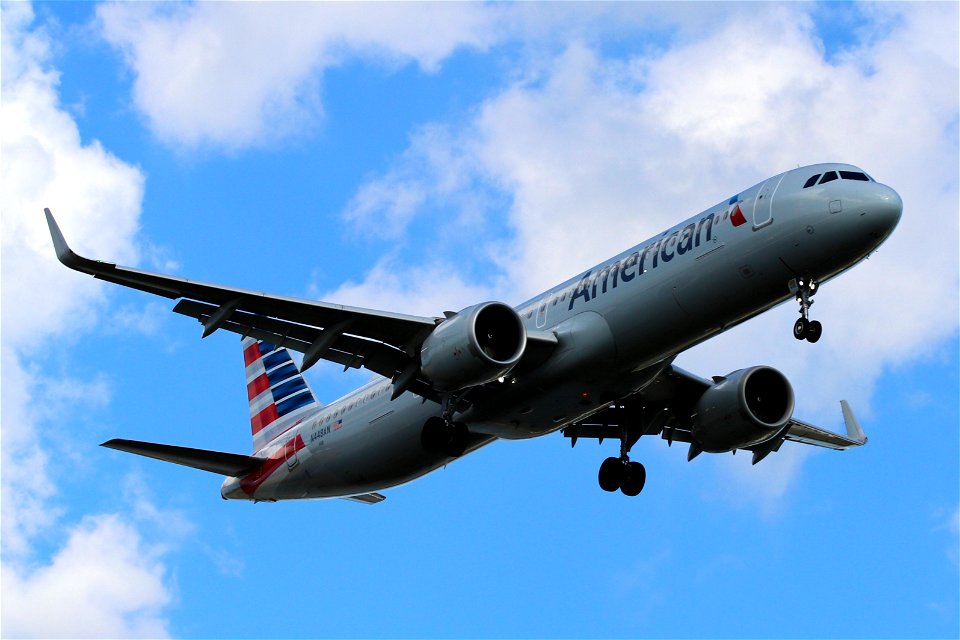 American A321-200neo arriving at BOS