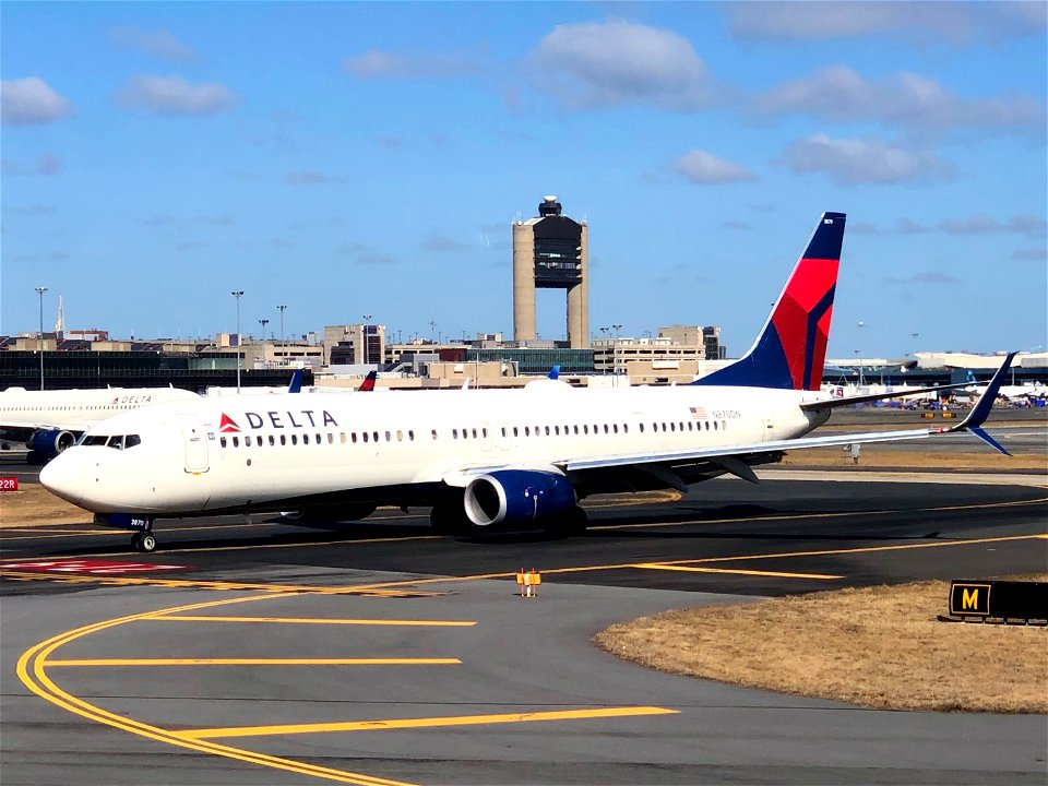 Delta Air Lines 737-900 at BOS