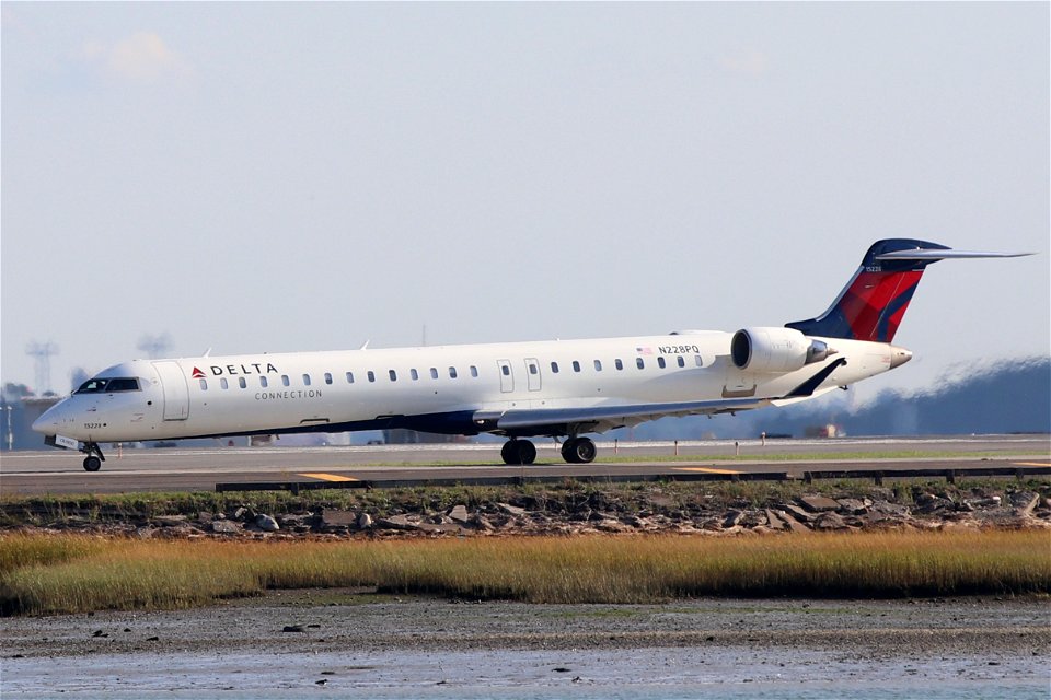 Delta Connection CRJ-900 departing BOS