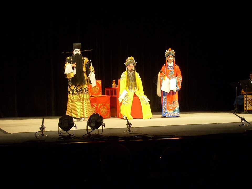 chinese opera actor perform