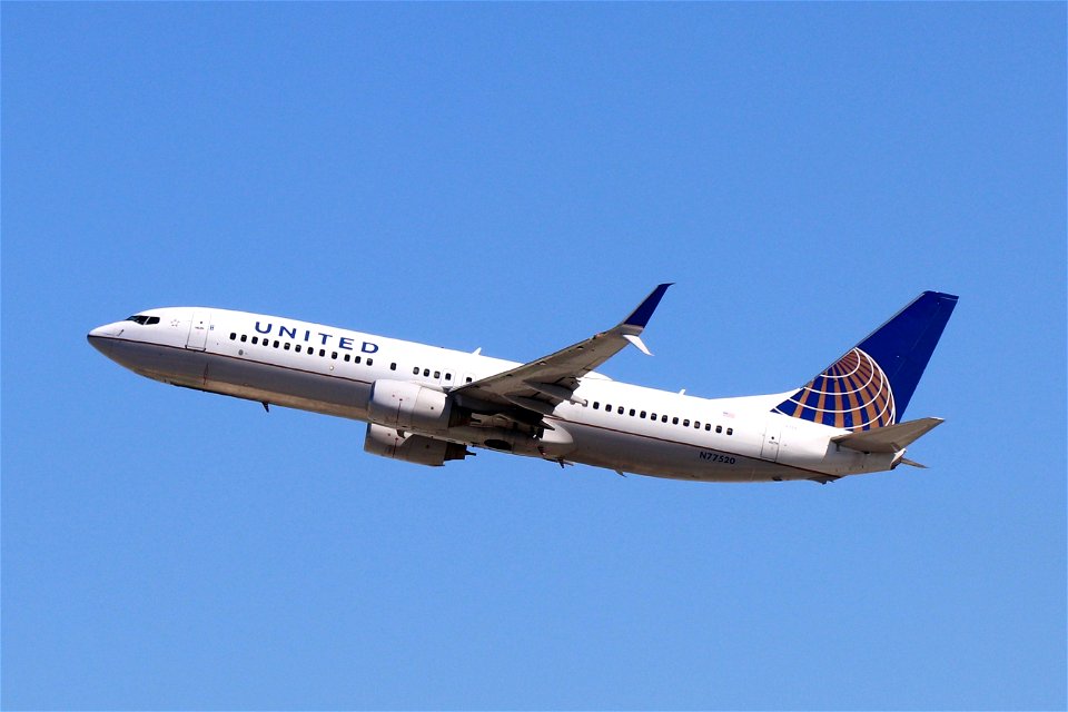 United Airlines 737-800 departing LAX