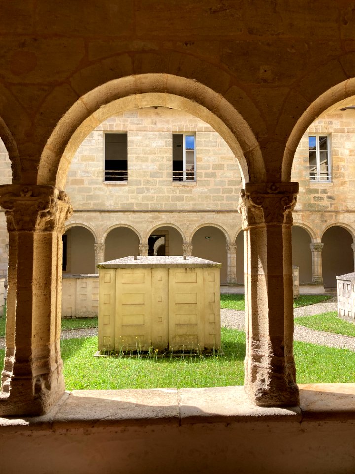 Cloister and Courtyard of the Misericorde, Bordeaux