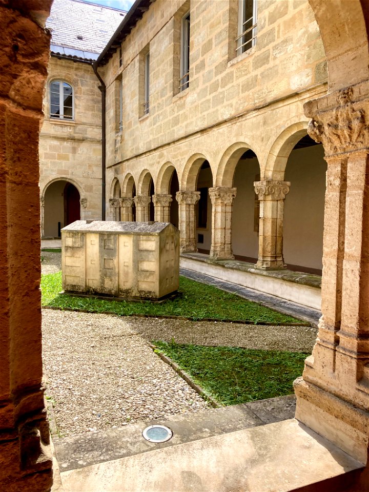 Cloister and Courtyard of the Misericorde, Bordeaux