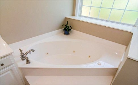Corner Jetted Tub