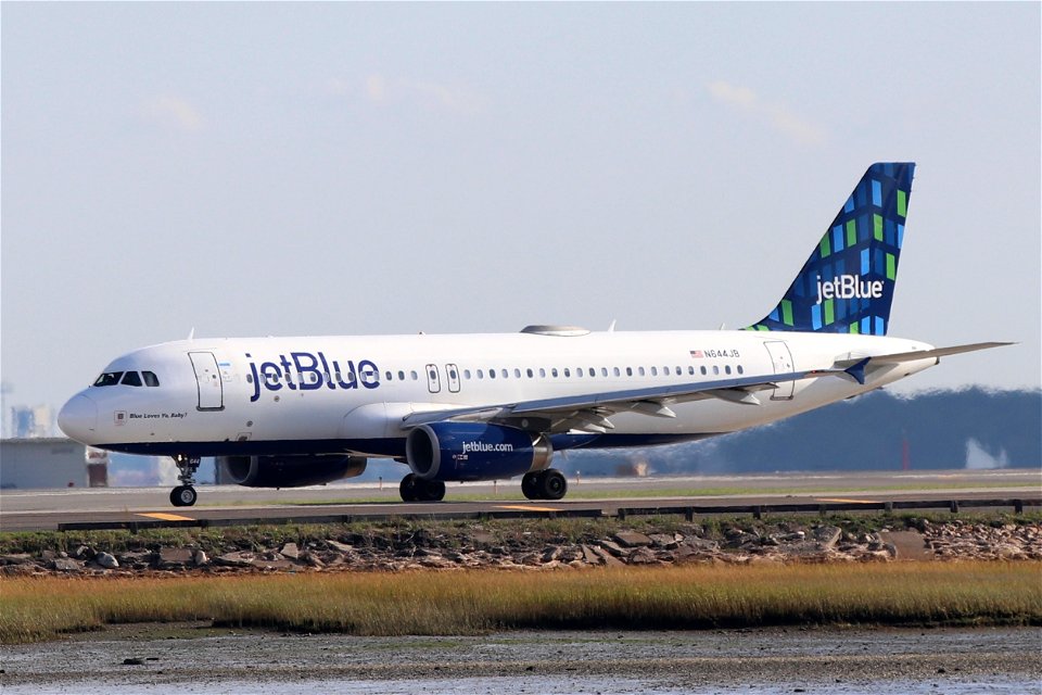 JetBlue A320-200 at BOS