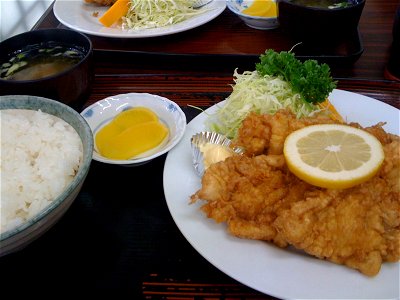 カラアゲ定食（骨無し）