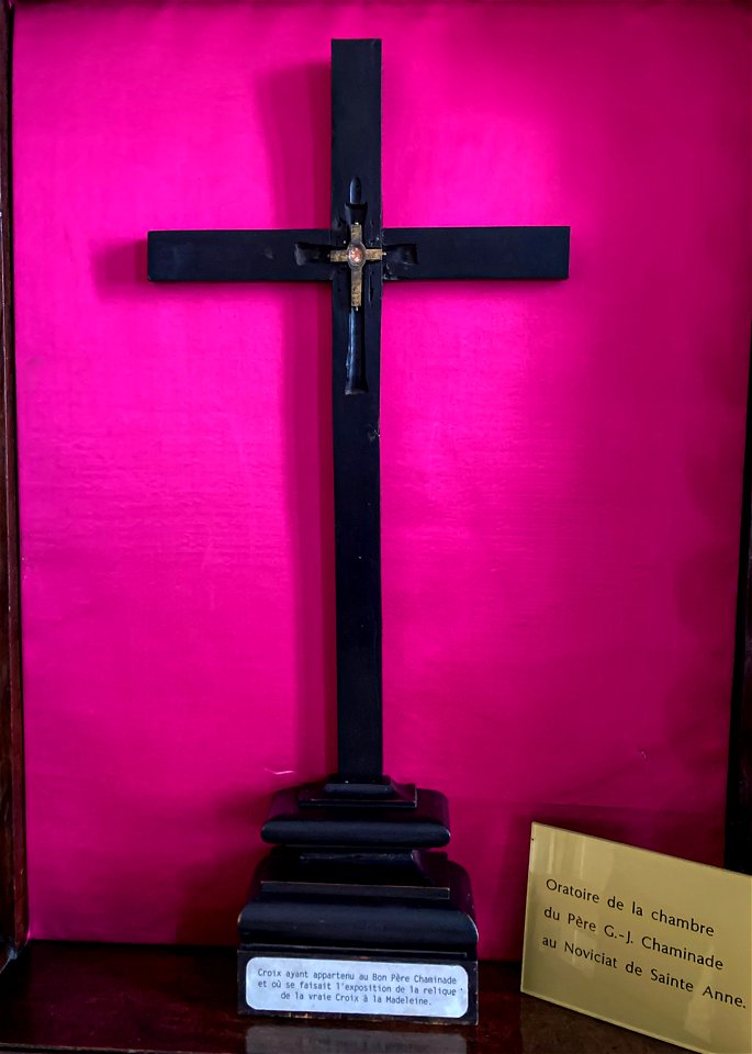 Cross/Relic on Prie Dieu: Madeleine Community, Bordeaux