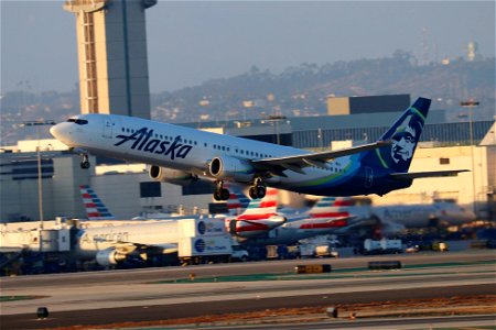 Alaska Airlines 737-900 departing LAX