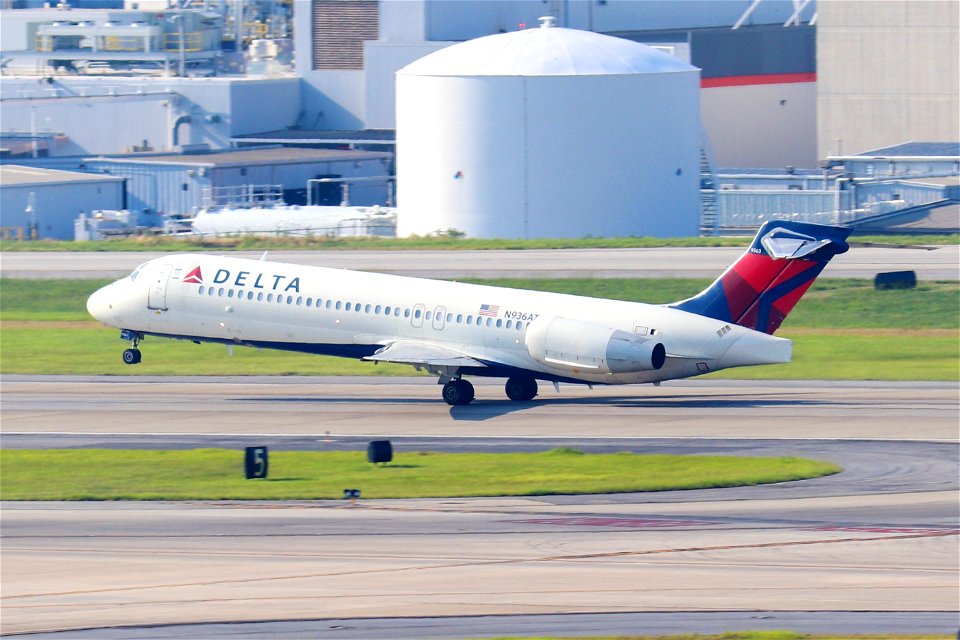 Delta Air Lines 717-200 departing ATL