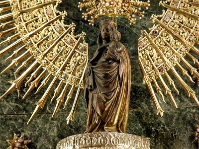 Statue of Our Lady of the Pillar Close Up: Basilica of Our Lady of the Pillar, Zaragoza