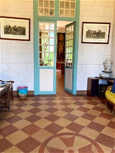 Entryway: Chateau de Trenquelleon, Feugarolles