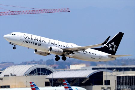 United Airlines 737-800 departing LAX
