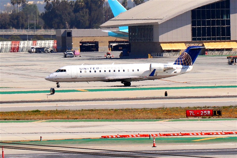 United Express CRJ-200 at LAX