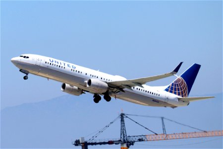United Airlines 737-900 departing LAX