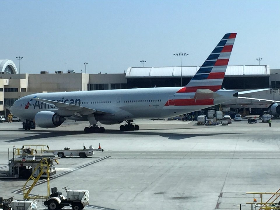 American Airlines 777-200 at LAX