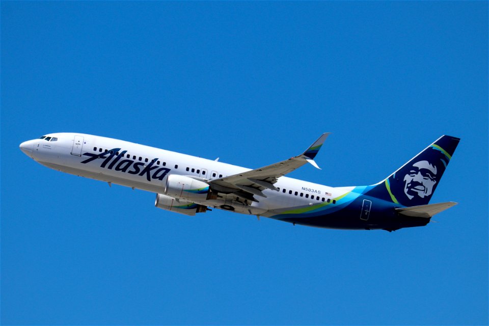 Alaska Airlines 737-800 departing LAX