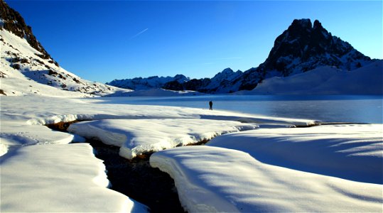 Lac Genteau avec le pic du Midi d'Ossau