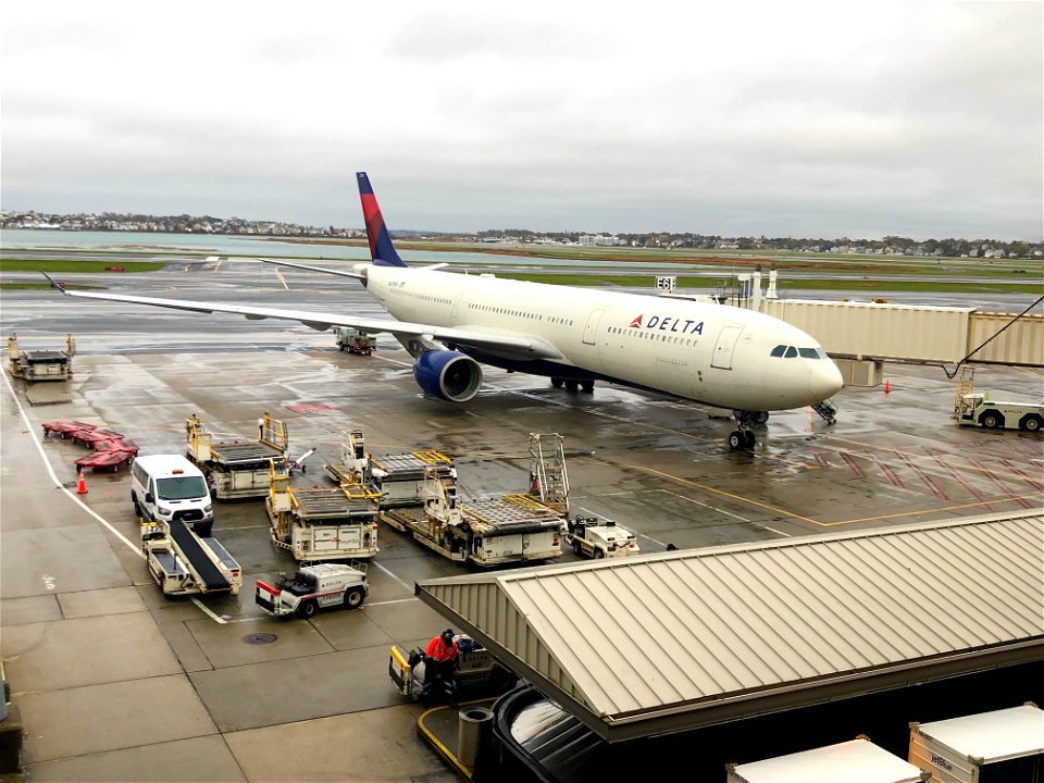 Delta A330-300 at BOS