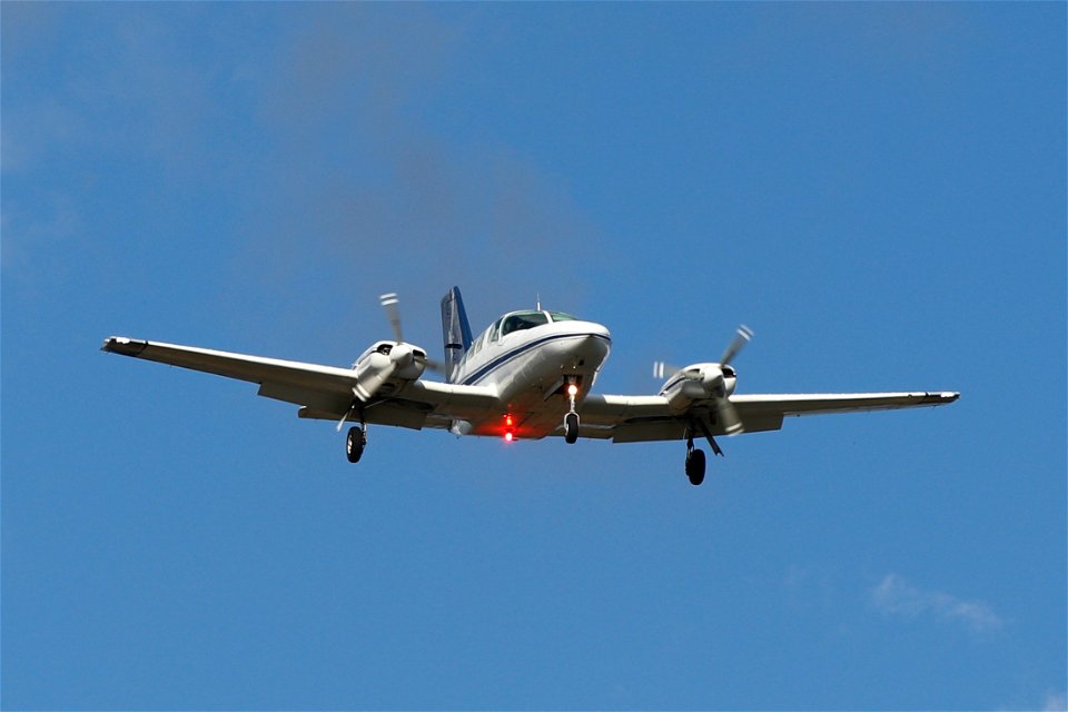 Cape Air Cessna 402 arriving at BOS