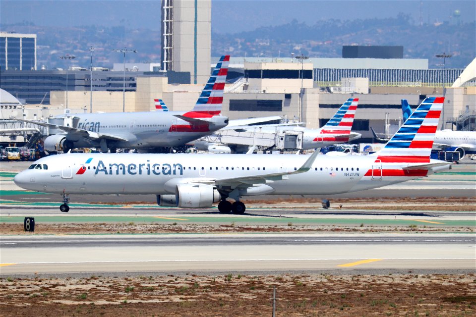 American Airlines A321-200neo arriving at LAX