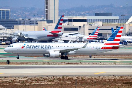 American Airlines A321-200neo arriving at LAX