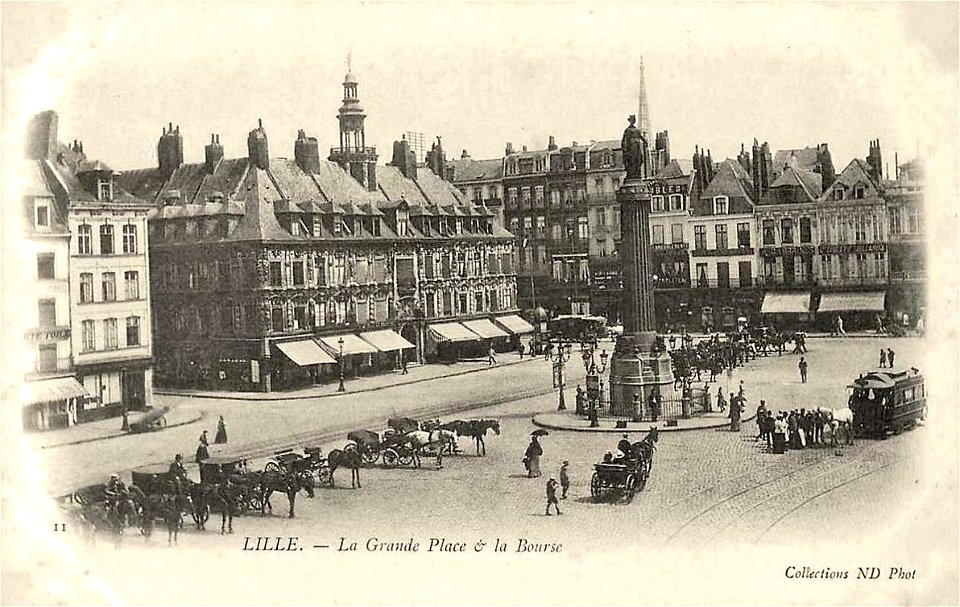 Lille.La Grande-Place et la Bourse