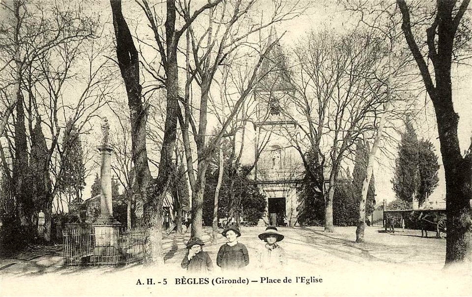 Bègles.Église Saint-Pierre de Bègles.Enfants