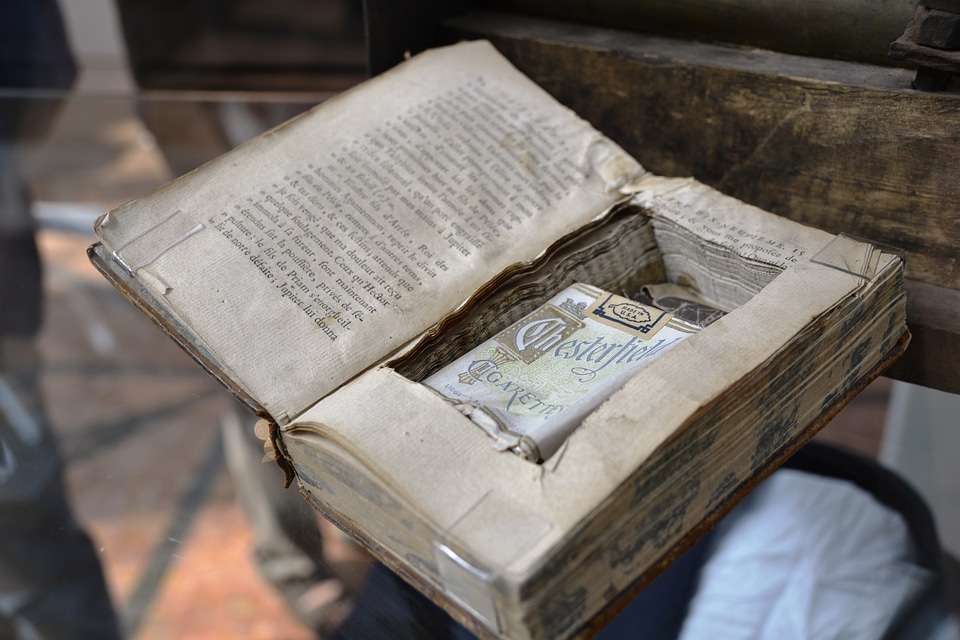 Cigarette smuggling with a book