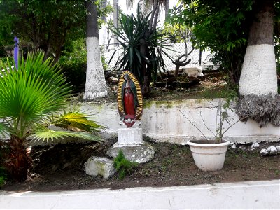 Estatua de la Virgen de Guadalupe