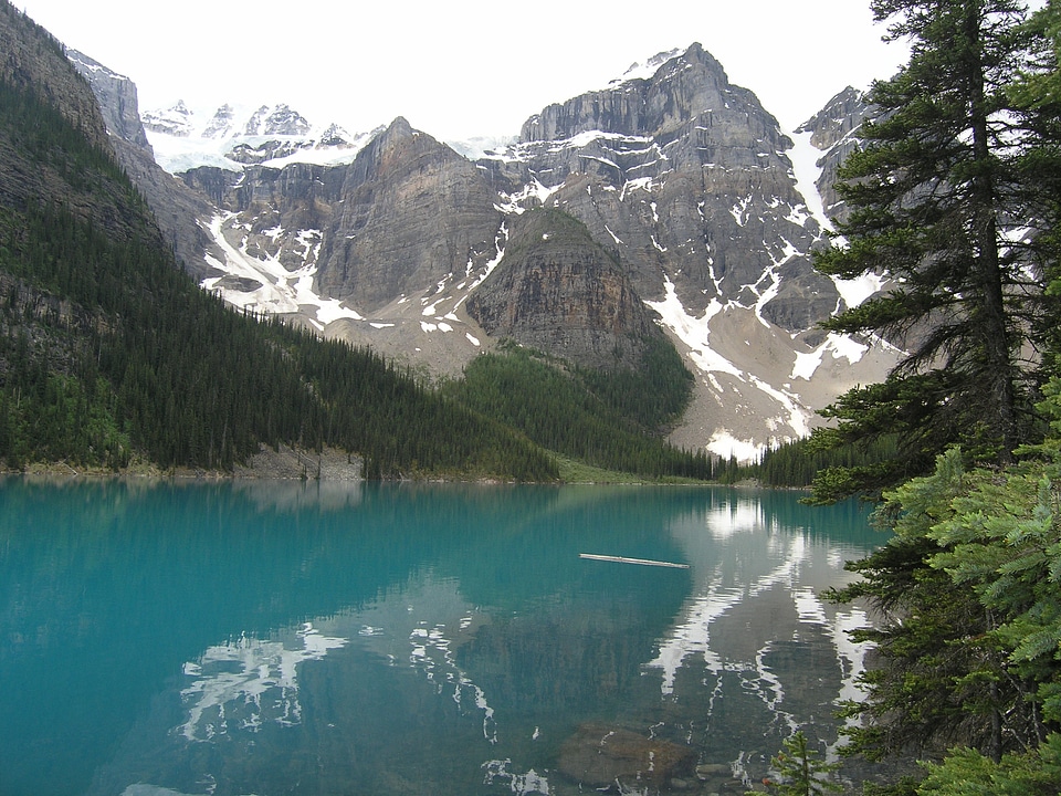 Banff hiking Lake Agnes Loop Trail