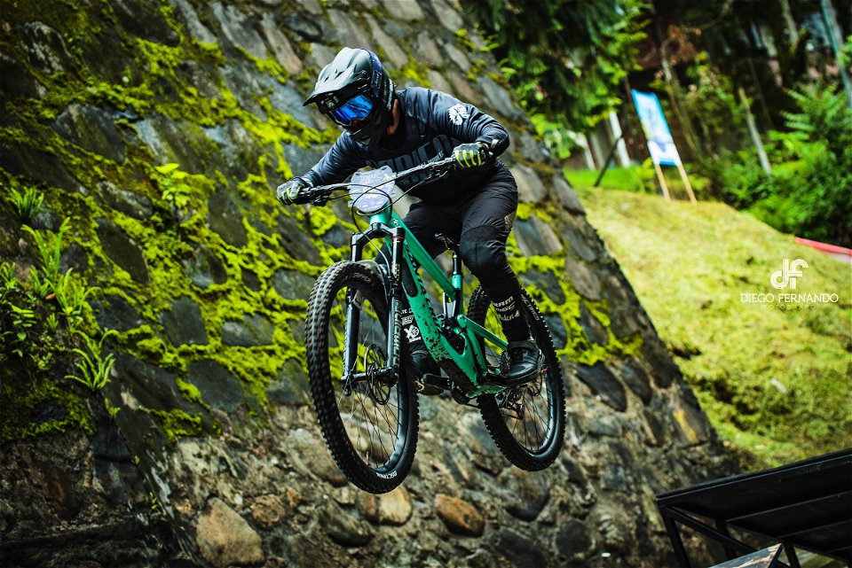 Downhill Urbano 2022