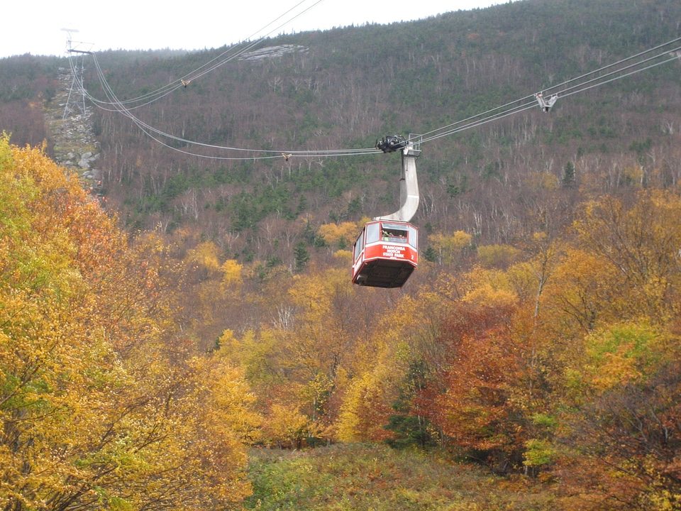 Cable car over Cannon Mt in New Hampshire