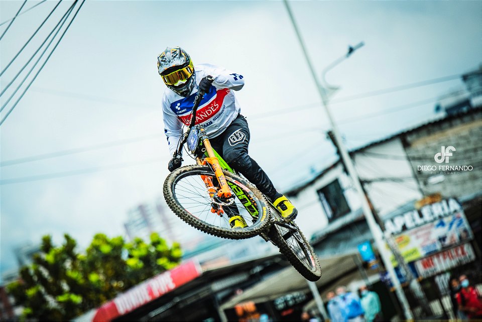 Downhill Urbano 2022