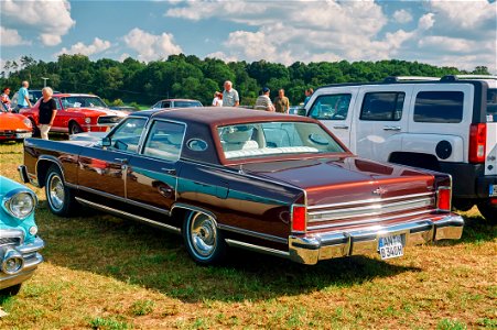 Lincoln Continental (2) photo