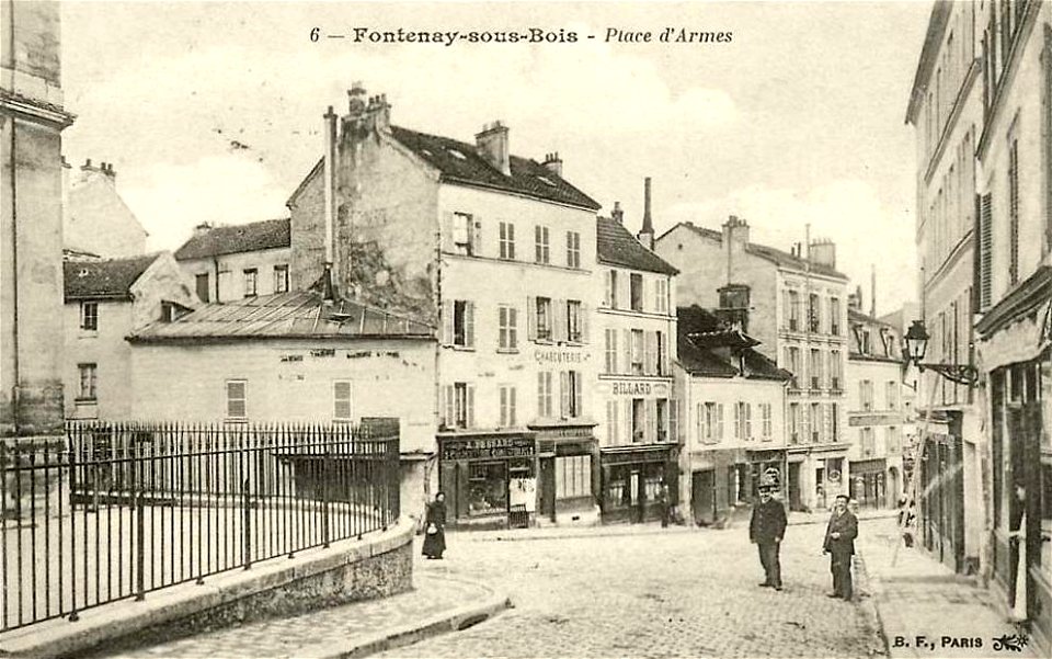 Fontenay-sous-Bois.Place d'Armes et passants