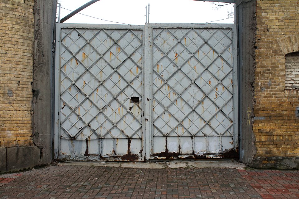 Gate