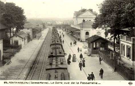 Fontainebleau.La gare vue de la passerelle