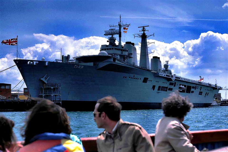 R06 HMS Illustrious 1984