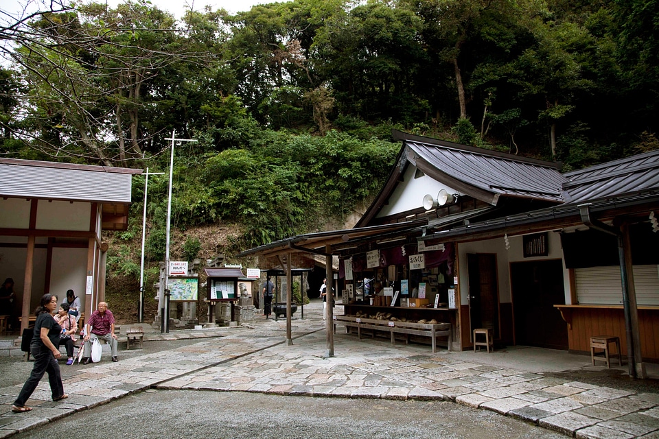 Kamakura Travel: Zeniarai Benten Shrine