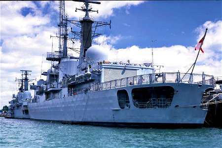 D91 HMS Nottingham 1984 photo