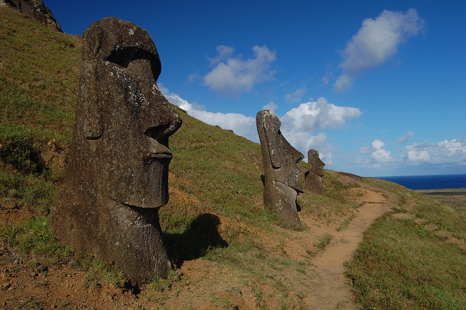Trail by the moai at Rano Raraku