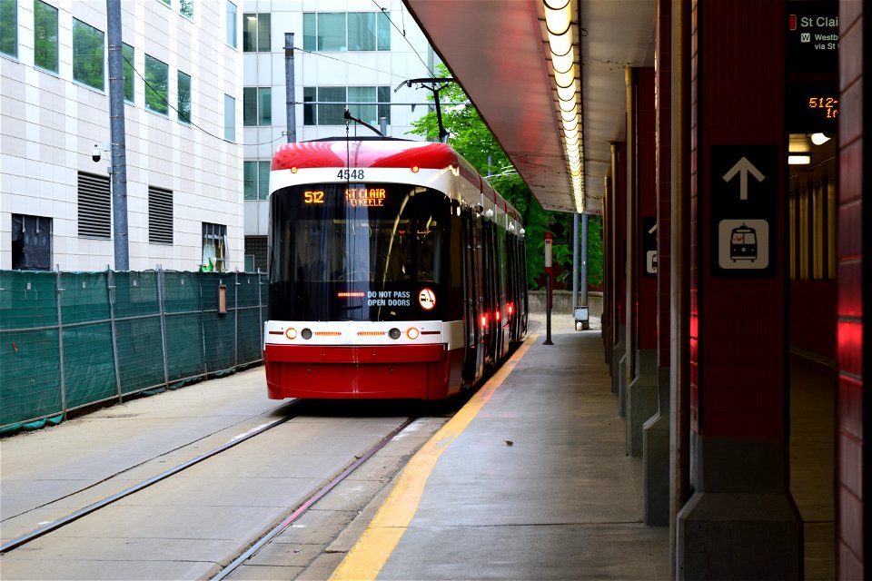 TTC 512 Streetcar 4548 idle at St.Clair.