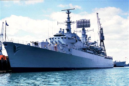 D18 HMS Antrim - Now Chilean Navy 'Almirante Cochrane' 1984 photo
